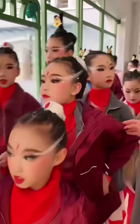 【急聘化妆师】立即加入，开启你的美妆事业新征程！
